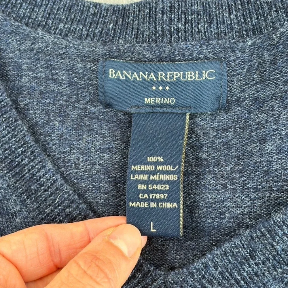 Banana Republic 100% Merino Wool V Neck Sweater in‎ Heather Blue Men Large